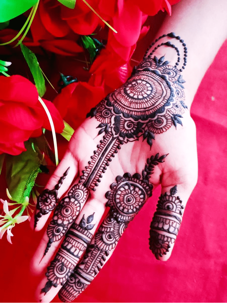 Mesmeric Gujarati Henna Design