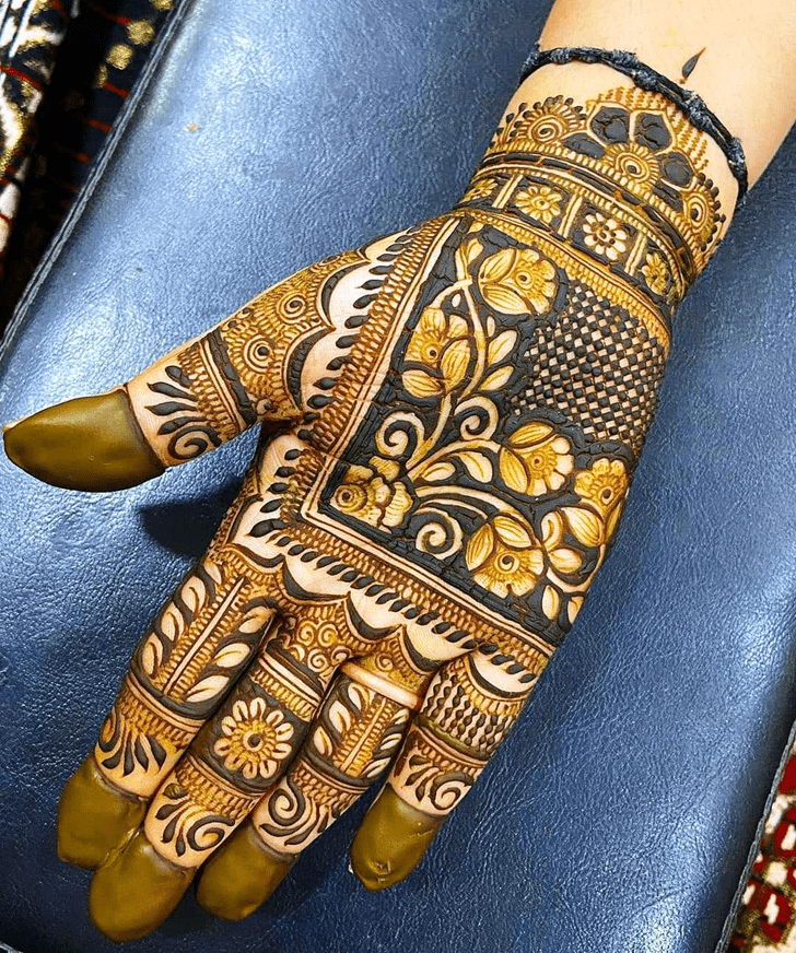 Ravishing Gujarati Henna Design