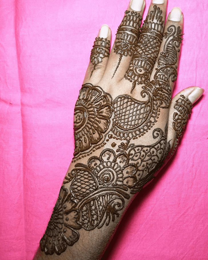 Resplendent Gujarati Henna Design