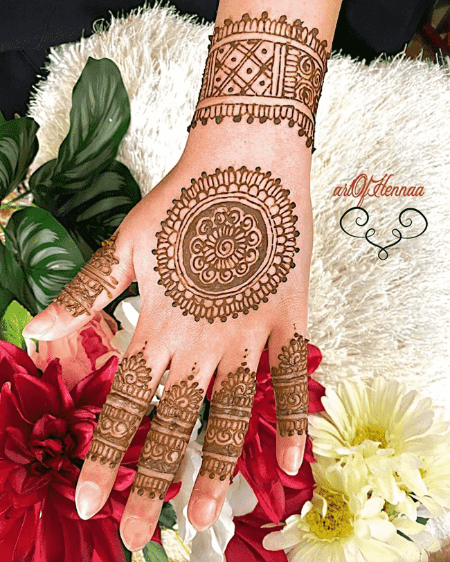 Elegant Gujranwala Henna Design