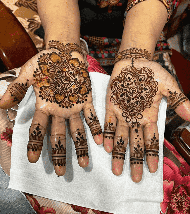 Good Looking Gujranwala Henna Design