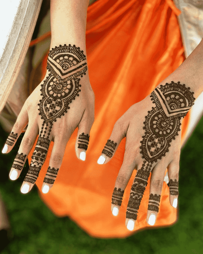 Mesmeric Gujranwala Henna Design