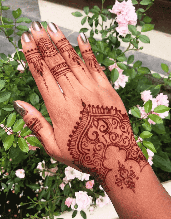 Pretty Gujranwala Henna Design
