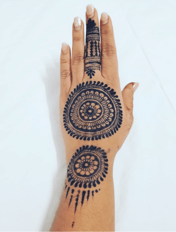 Comely Gulf Henna Design