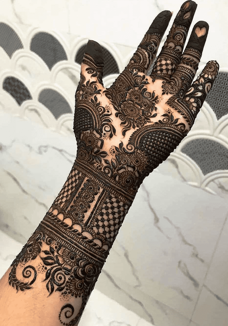 Comely Gulmarg Henna Design