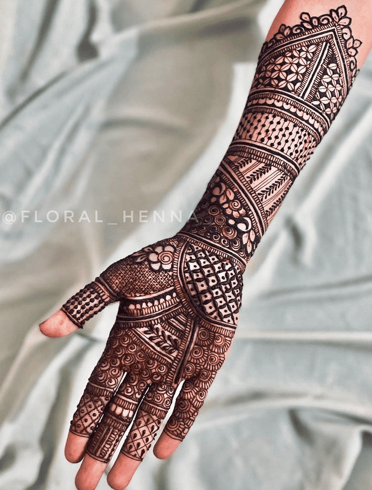 Delicate Gulmarg Henna Design