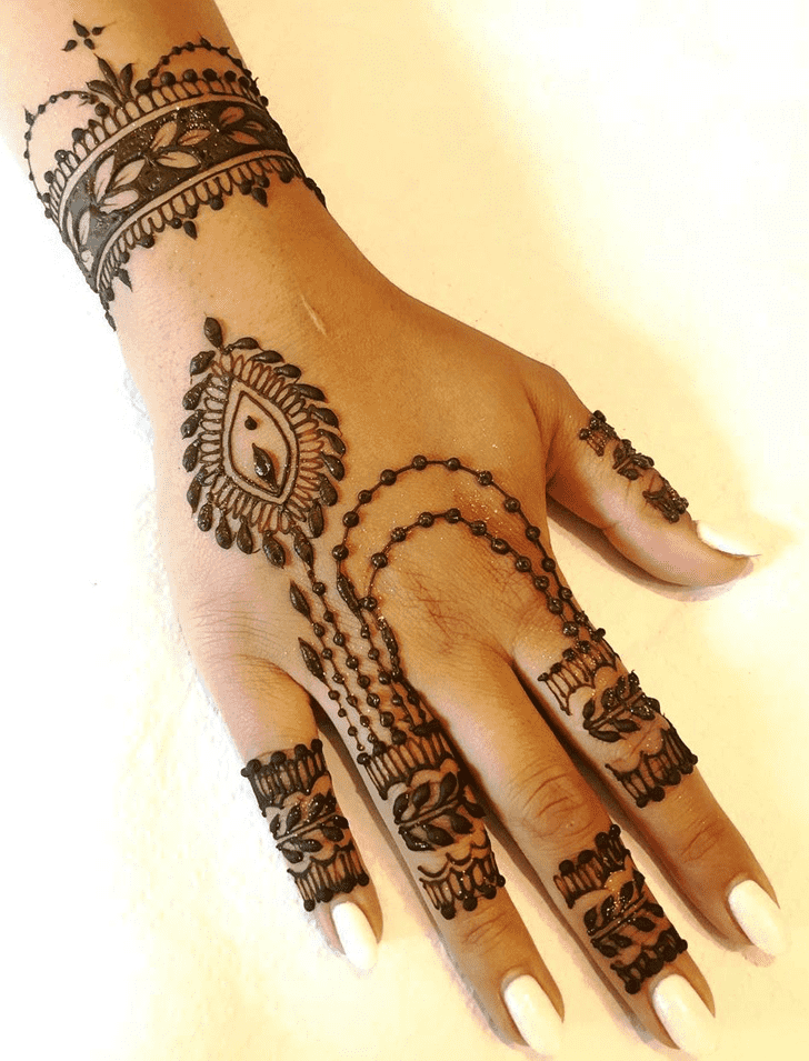 Elegant Gulmarg Henna Design
