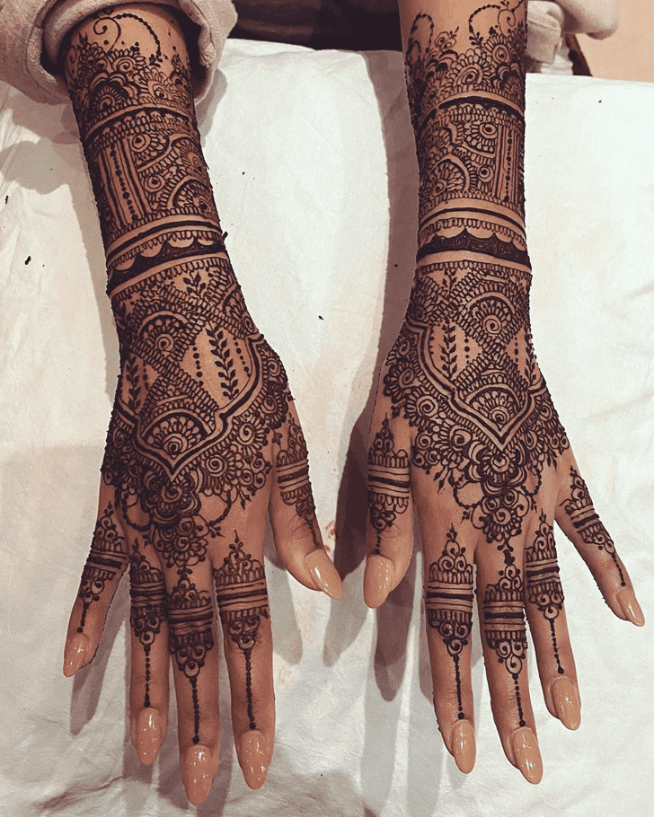 Enticing Gulmarg Henna Design