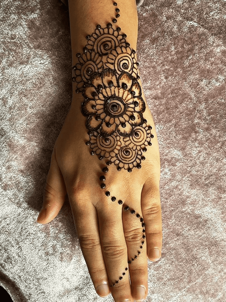 Fetching Gulmarg Henna Design