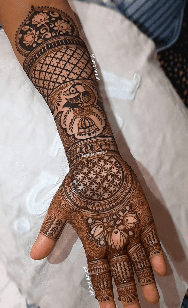 Shapely Gulmarg Henna Design