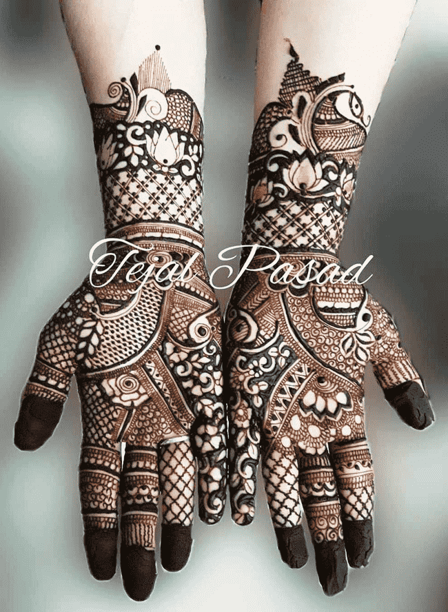 Alluring Gurgaon Henna Design