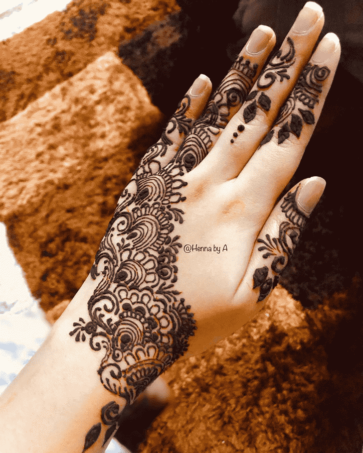 Magnetic Hand Henna Design