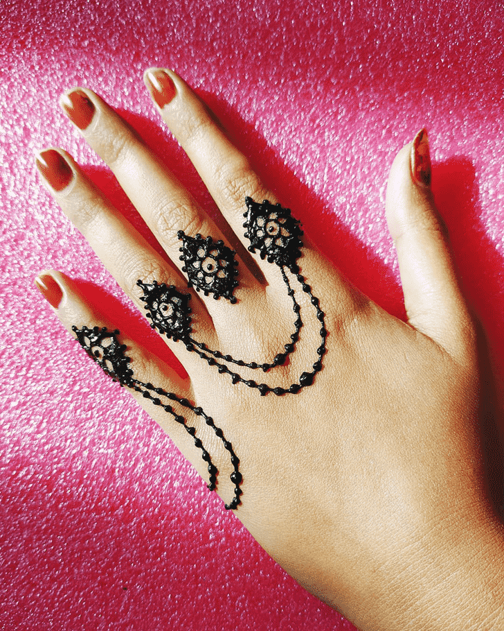 Splendid Hand Henna Design