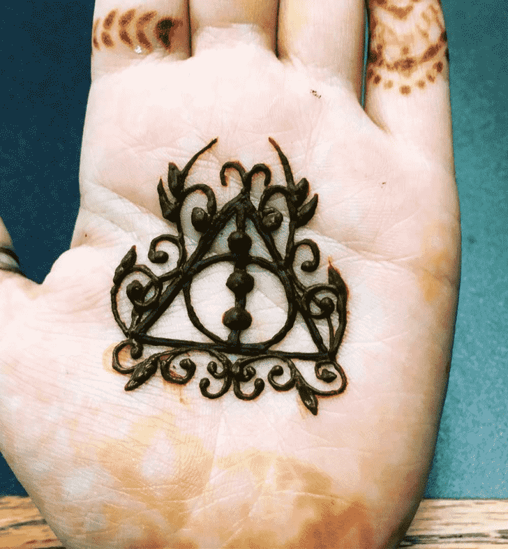 Comely Harry Potter Henna Design