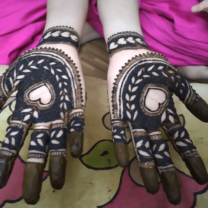 Wonderful Heart Shape Mehndi Design on Palm