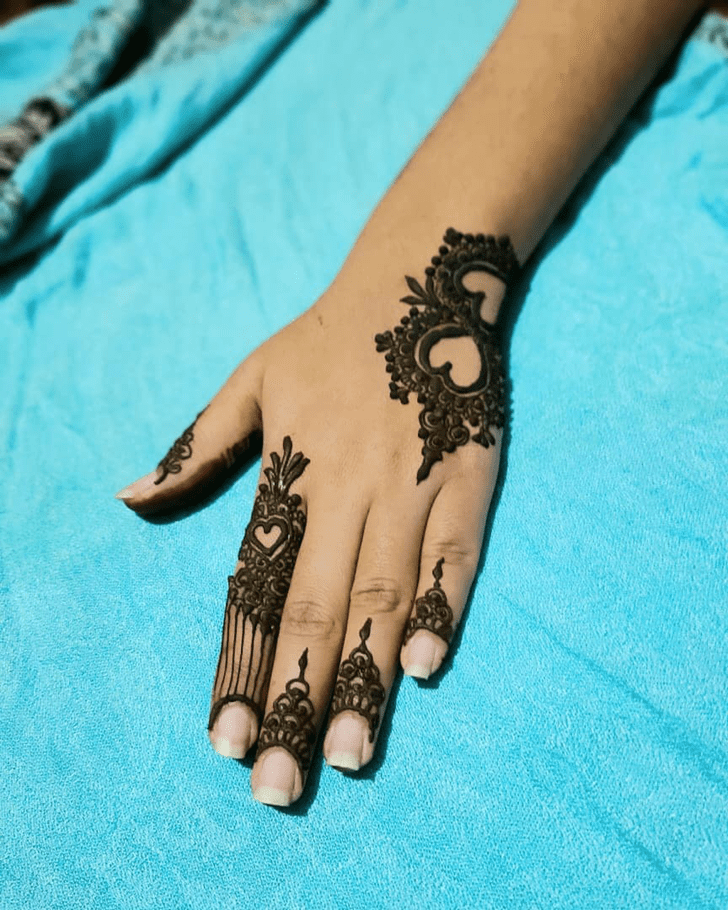 Classy Heart Henna on Hand