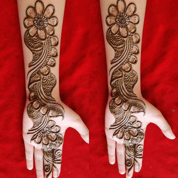 Delicate Heart Henna on hand