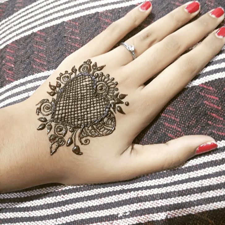 Excellent Heart Mehndi on Both hand