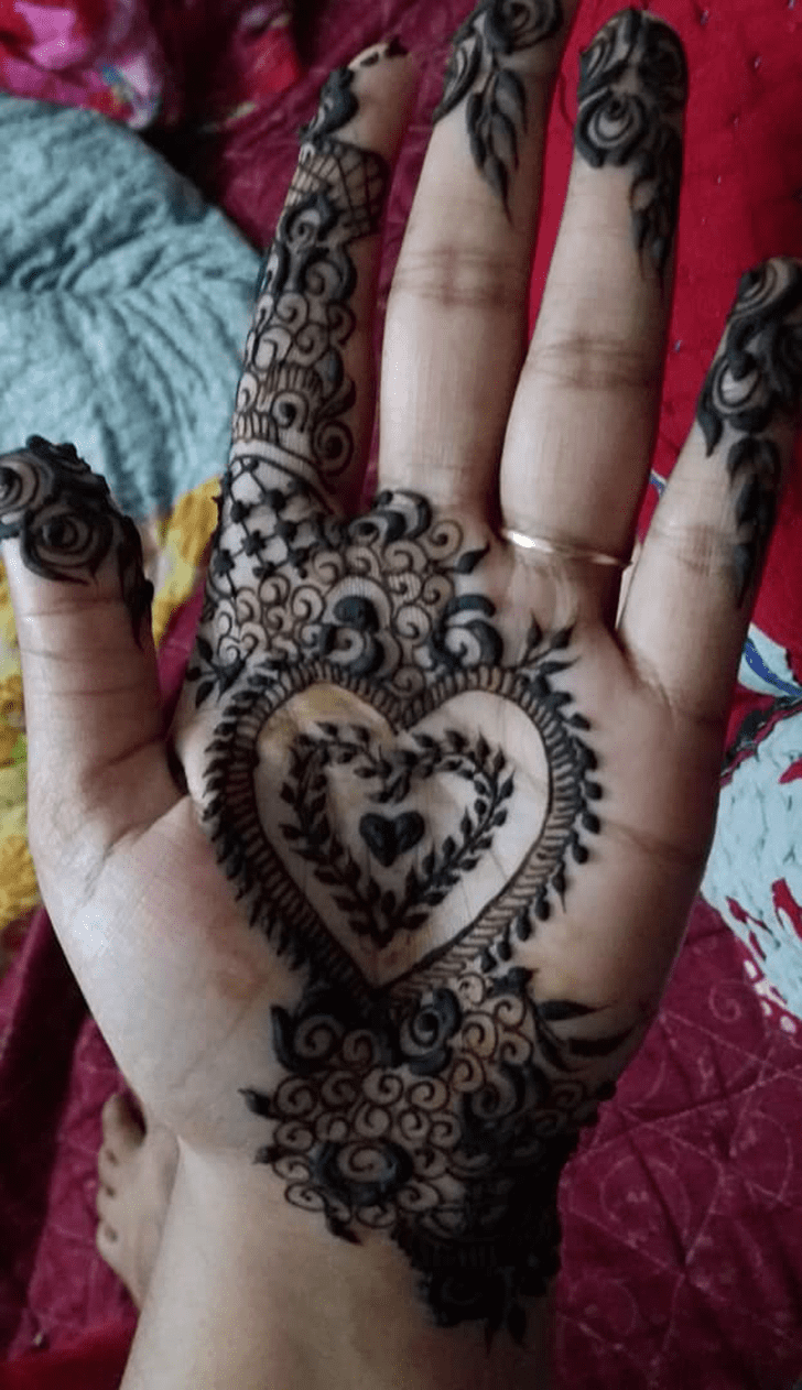 Exquisite Heart Henna on Back hand