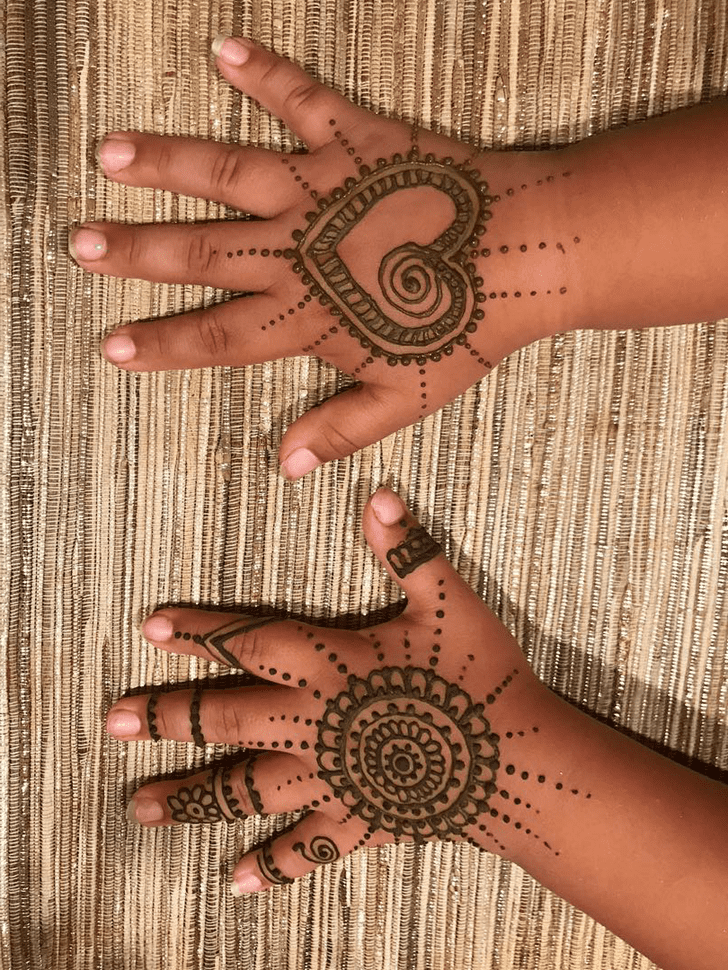 Fair Heart Henna on Back hand
