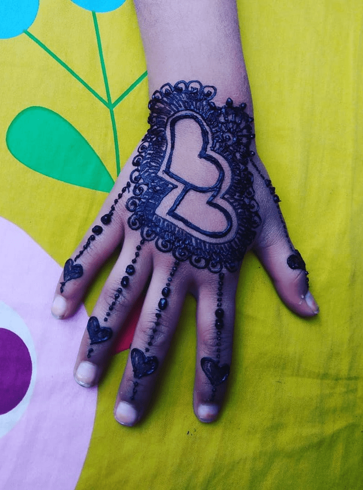 Fascinating Heart Henna on Back hand