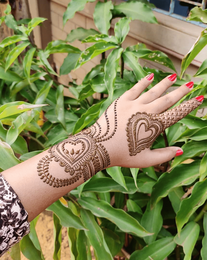 Magnificent Heart Mehndi on back Hand