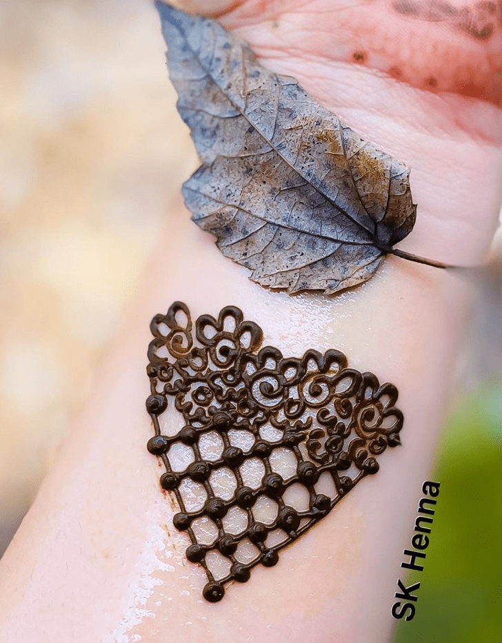Pleasing Heart henna Design with Glitter on Wrist