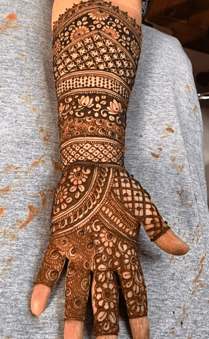 Delicate Heavy Henna Design