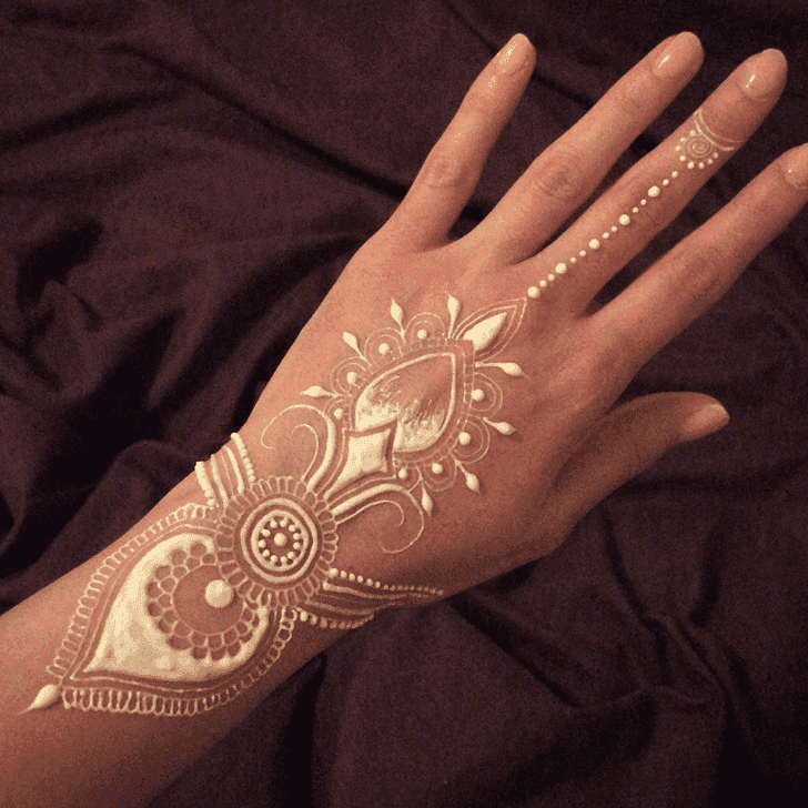 Alluring Henna Design