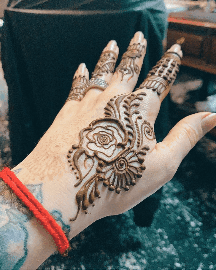 Elegant Henna Design