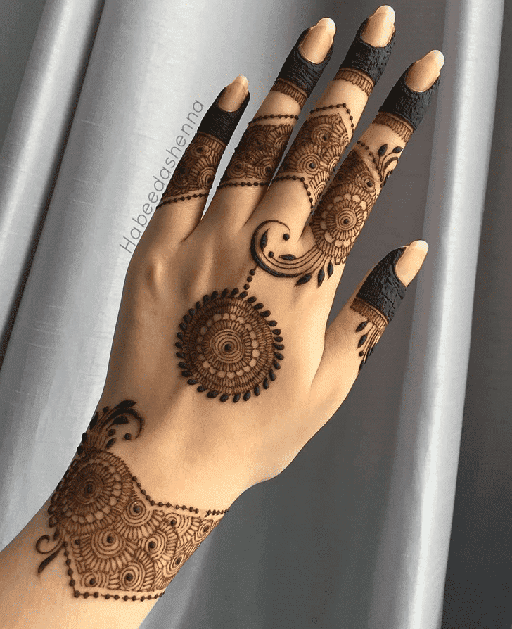 Mesmeric Henna Design