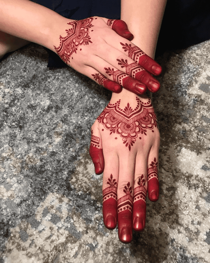 Shapely Henna Design