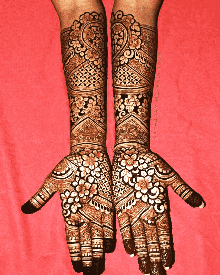 Exquisite Holi Henna Design