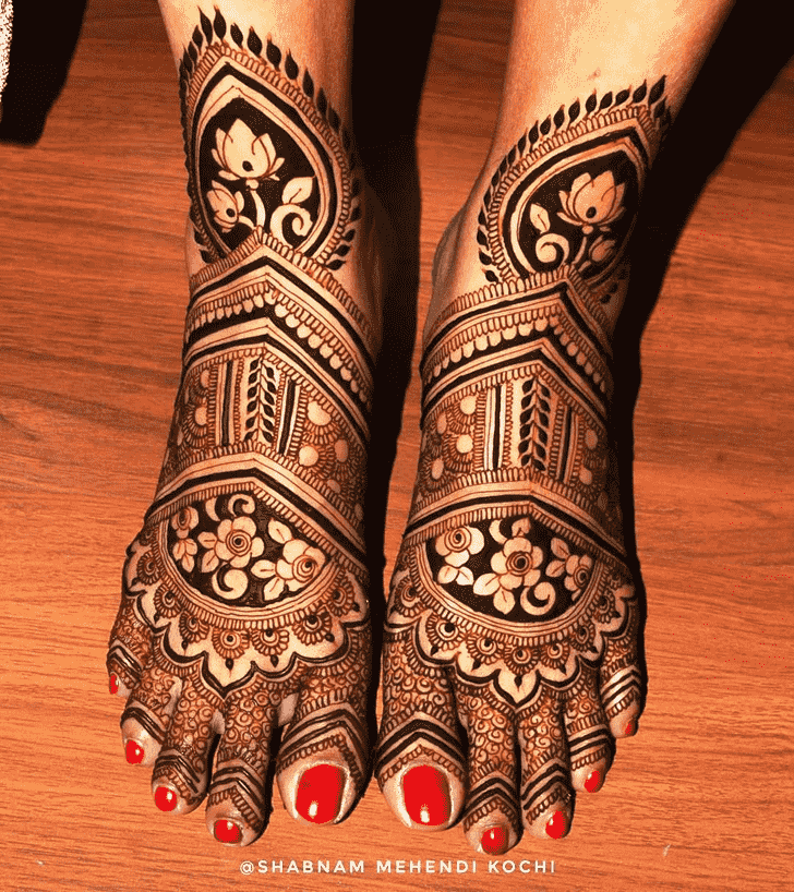 Gorgeous Holi Henna Design