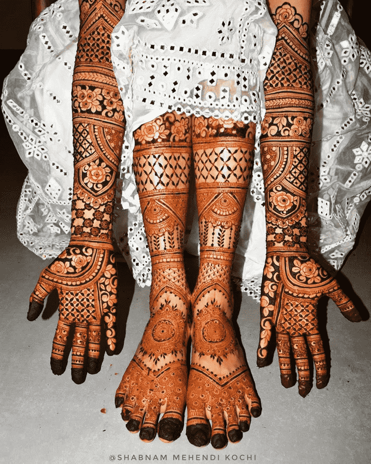 Ravishing Holi Henna Design