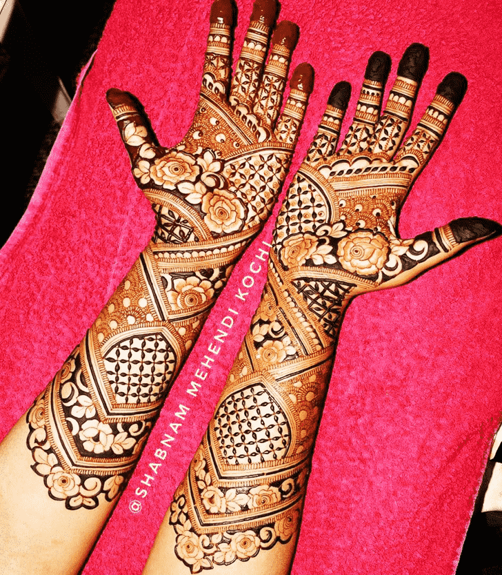 Shapely Holi Henna Design