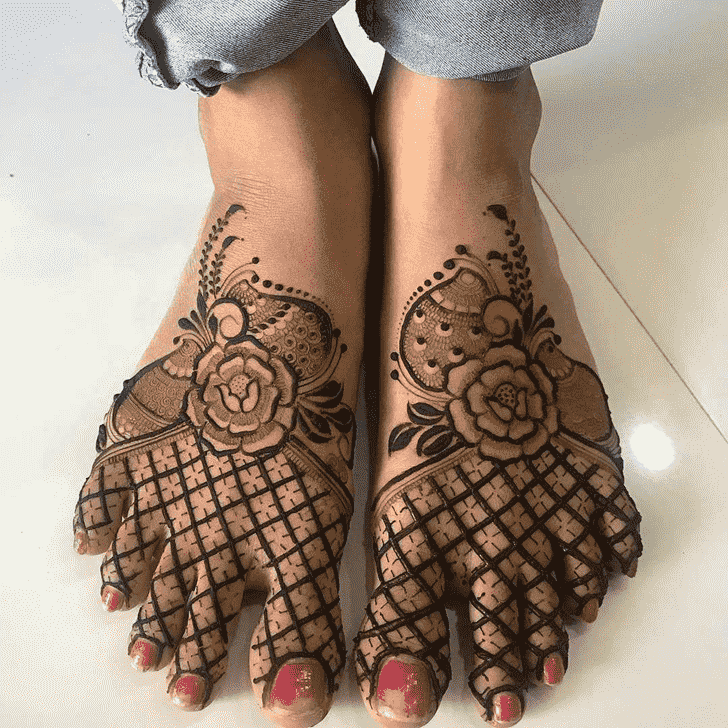 Beauteous Hollywood Henna Design