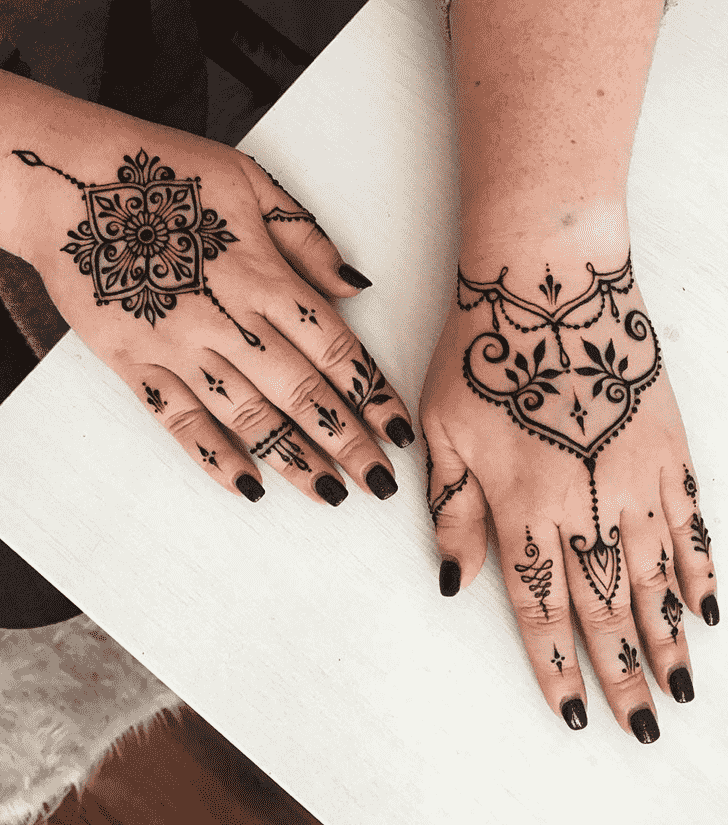 Bewitching Hollywood Henna Design
