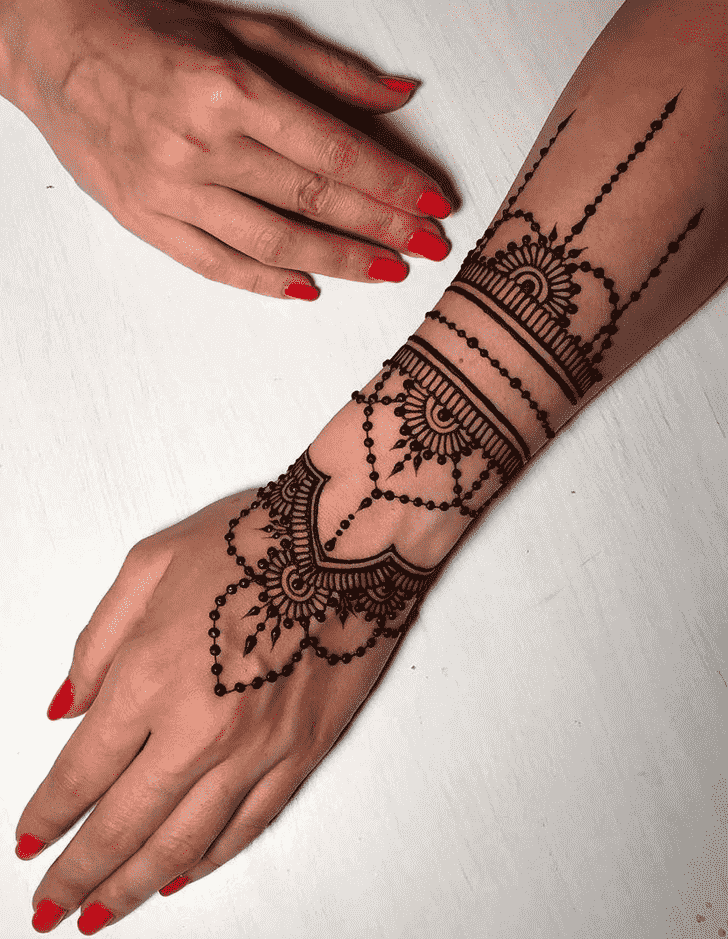 Captivating Hollywood Henna Design