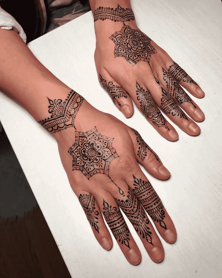 Delicate Hollywood Henna Design