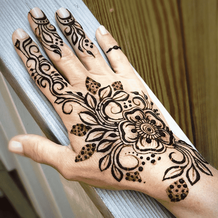 Elegant Hollywood Henna Design