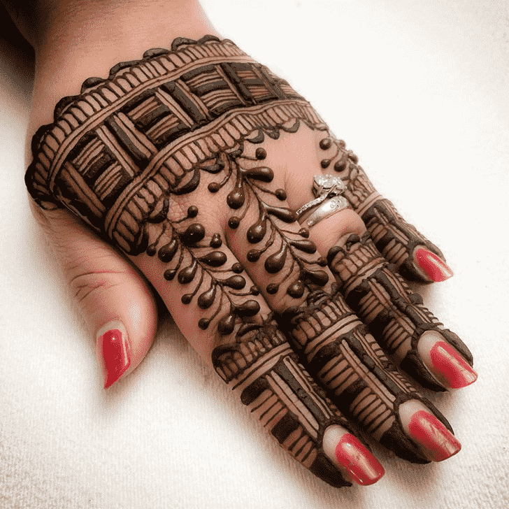 Enticing Hollywood Henna Design