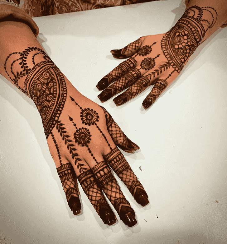 Fascinating Hollywood Henna Design