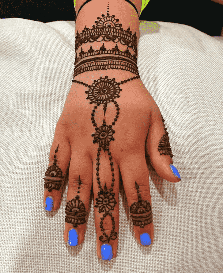 Shapely Hyderabad Henna Design
