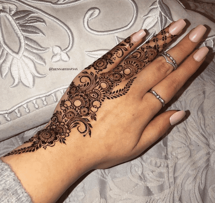 Comely Independence Day Henna Design