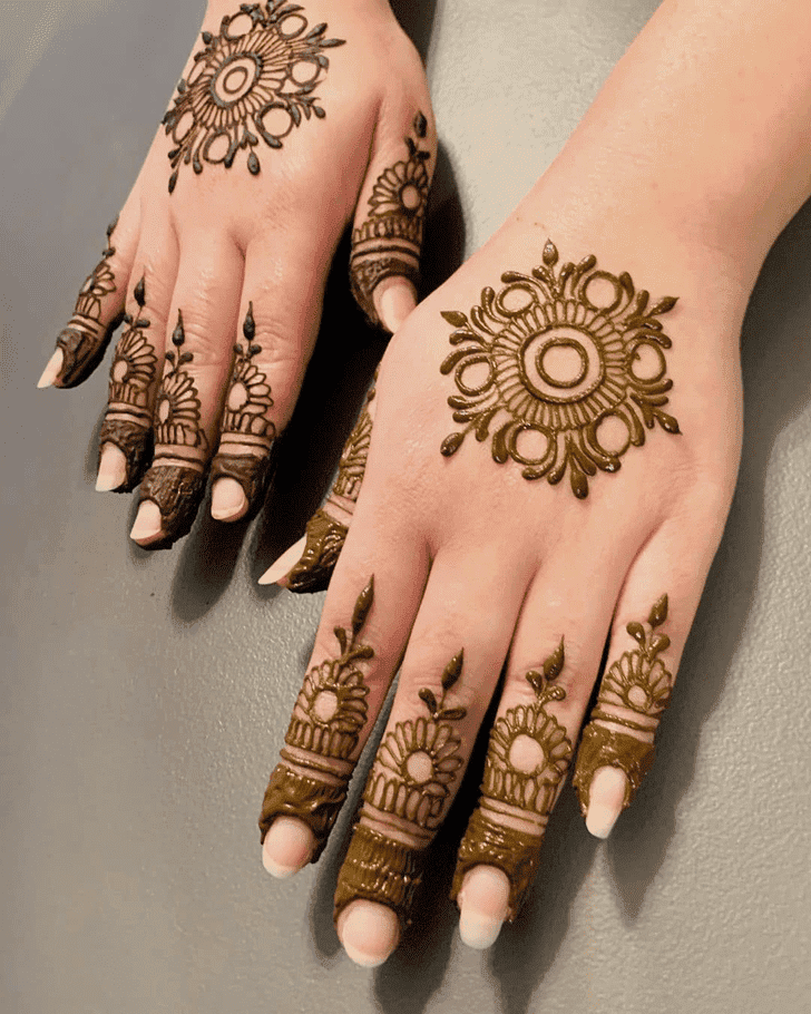 Enthralling Independence Day Henna Design