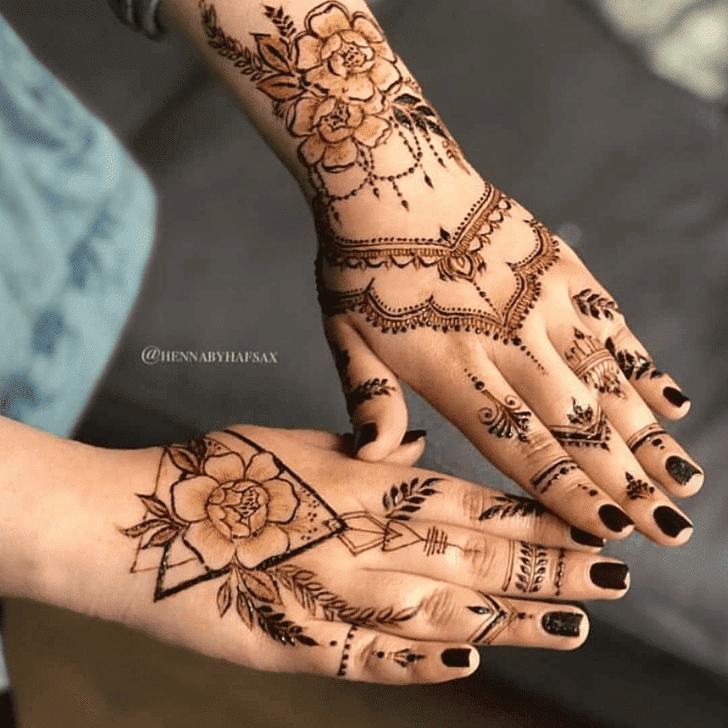 Graceful Independence Day Henna Design