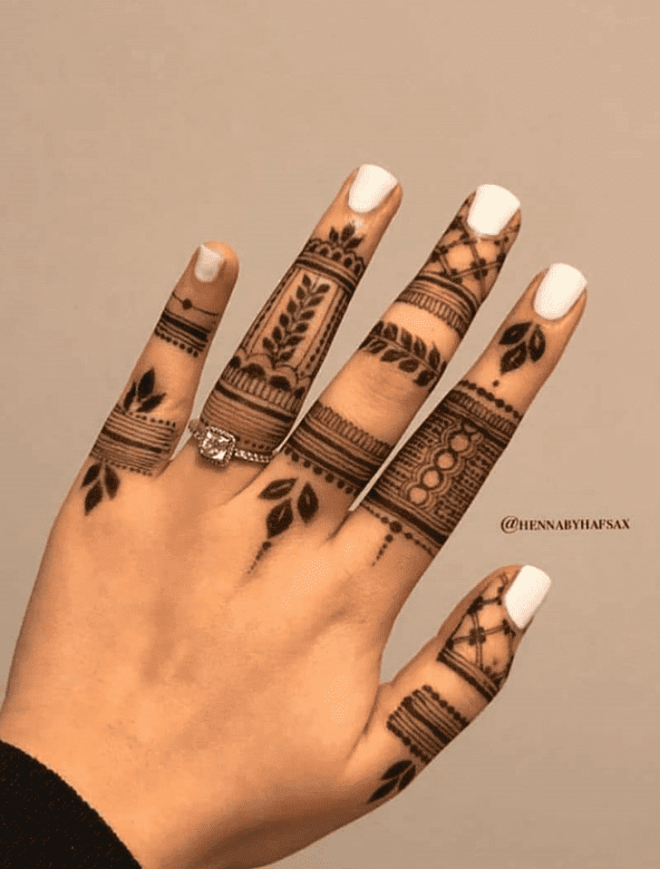 Shapely Independence Day Henna Design