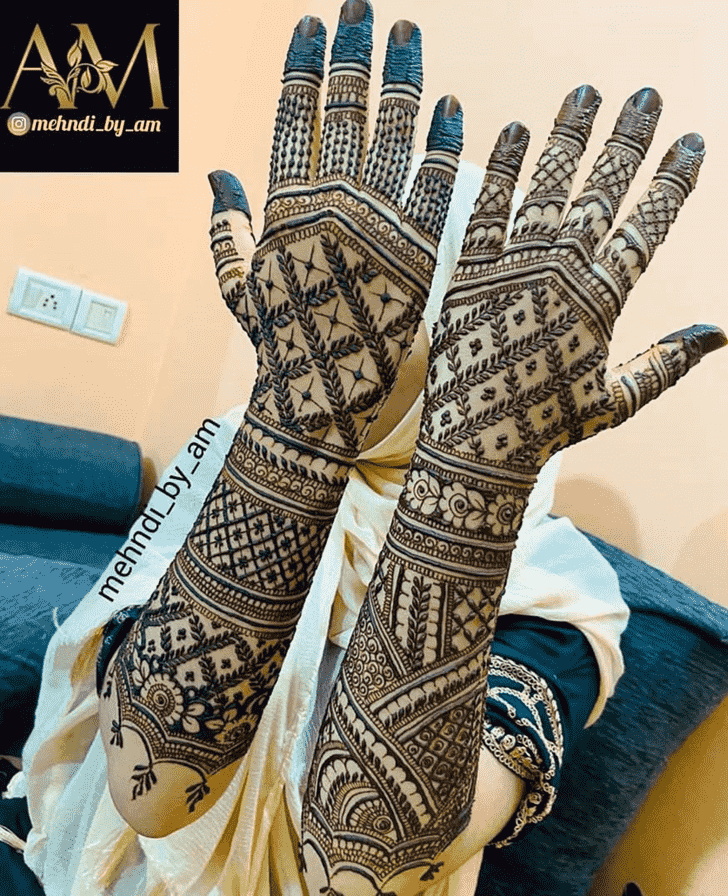 Mesmeric Indo Arabic Henna Design
