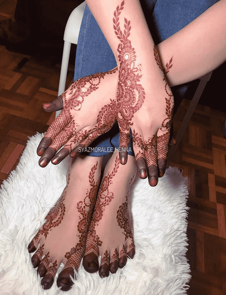 Shapely Indore Henna Design